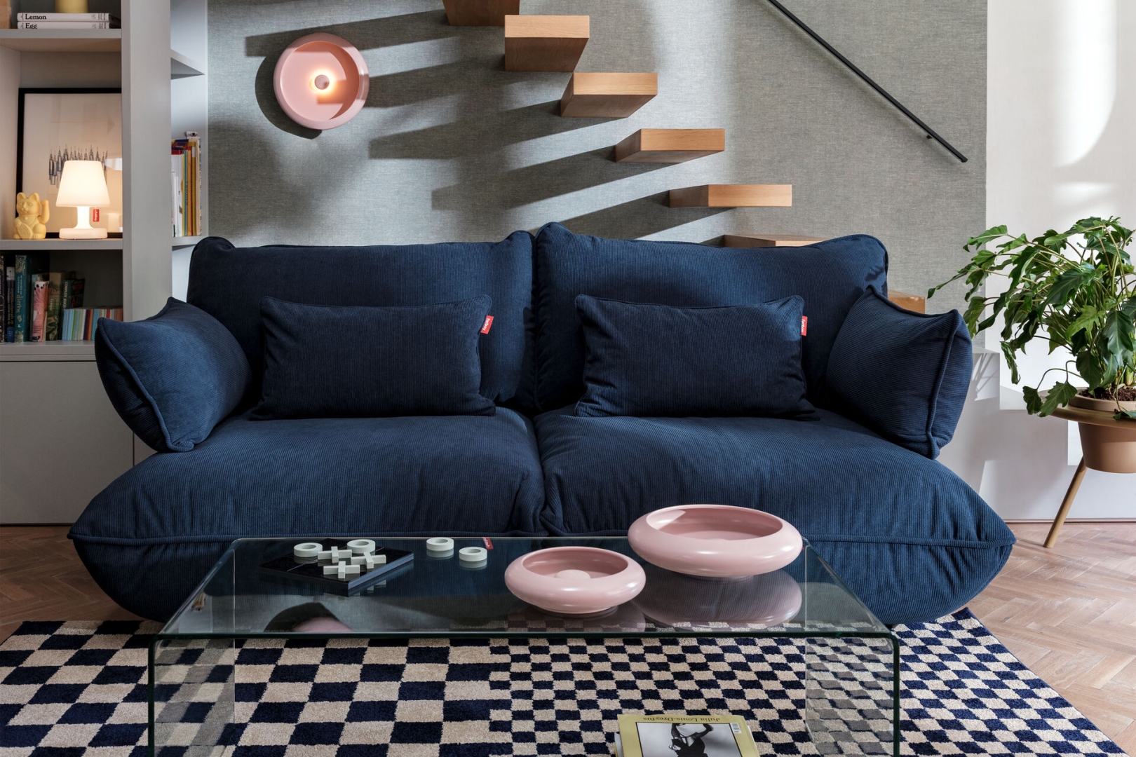 fatboy-sumo-sofa-medium-cord-recycled-deep-blue-ambiance-01-700005.jpg