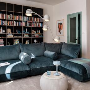 fatboy-sumo-corner-sofa-velvet-recycled-petrol-1920x1280-ambiance-02-106758.jpg