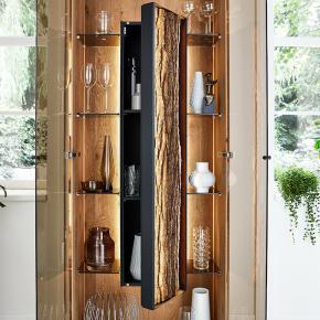 hartmann-massivholzmoebel-modellreihe-runa-vitrine-milieu3.jpg